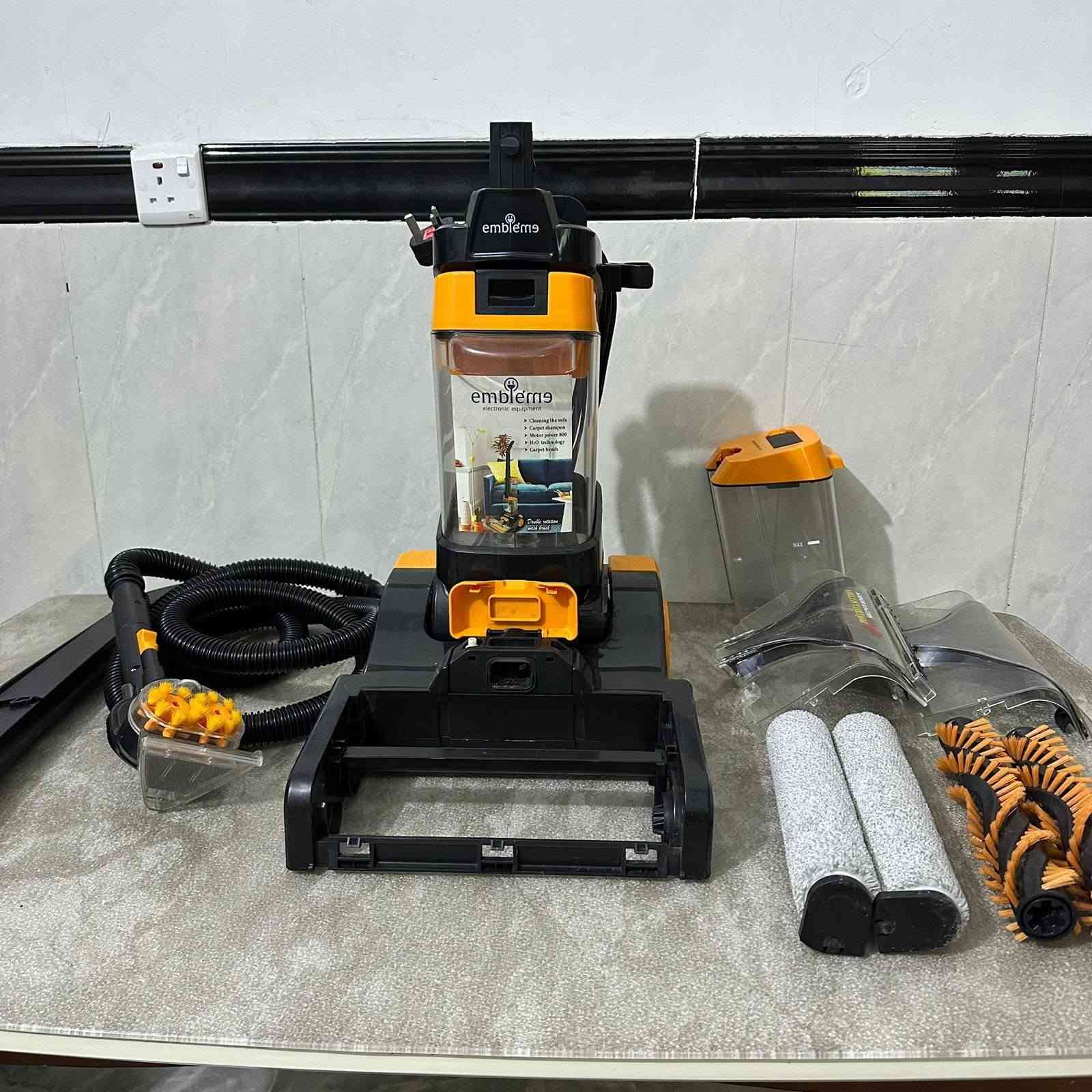 للبيع جهاز Emblema Carpet Clean – EM TL2022W بحالة ممتازة.
🔹 النوع: جهاز غسيل وتنظيف السجاد والمفروشات
🔹 الموديل: EM TL2022W
🔹 القدرة: 800 واط
🔹 3 وظائف بجهاز واحد:
• تنظيف وإزالة الأوساخ
• غسل السجاد والكنبات بالشامبو
• شفط المياه وتسريع عملية التجفيف
🔹 مناسب لتنظيف السجاد، الزوالي، الكنب والمفروشات.
🔹 تصميم عملي وسهل الاستخدام.
🔹 الجهاز مزود بفرش وملحقات للتنظيف.
📞 للاستفسار والسعر: مراسلة خاص أو اتصال.***********
الجهاز جاهز للبيع — فرصة ممتازة لمن يبحث عن جهاز تنظيف عملي للبيت أو للعمل. 🧽✨
