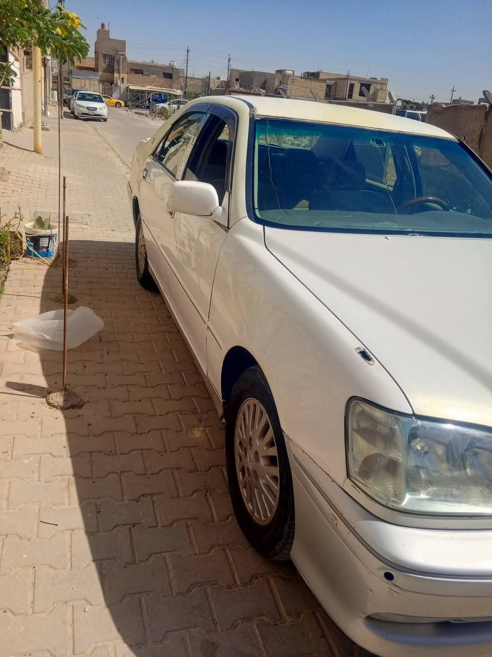 السلام عليكم كراون ملكه للبيع موديل 2002 رقم كركوك 3دكم قرار 48 مدفوع كمرك وقرصه كامل باقي على الرقم مكفوله من الكص والصوليات سعر 95 مكان نجف ***********
