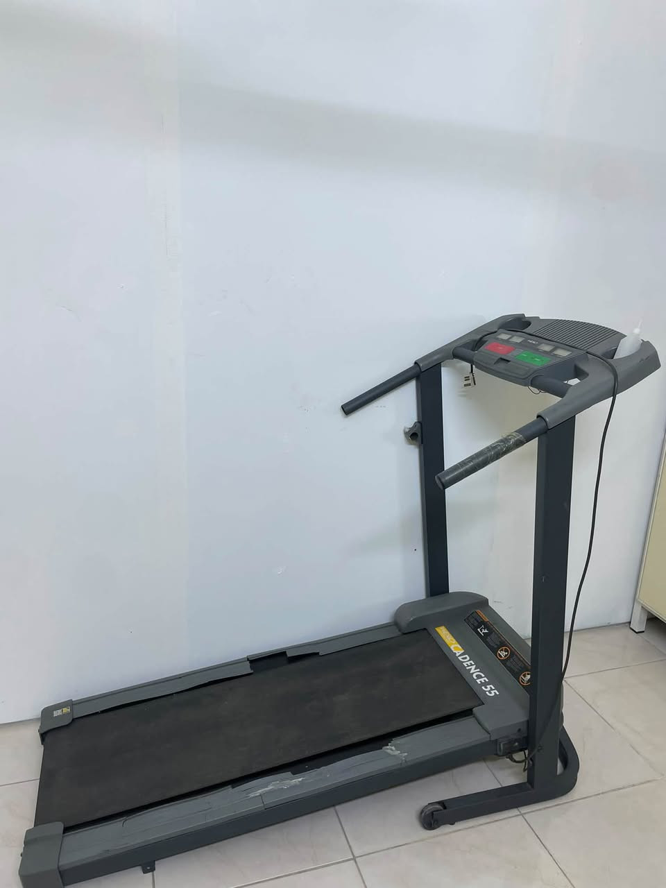 للبيع: جهاز جري منزلي (Treadmill) بحالة ممتازة
الماركة والموديل: Weslo Cadence

جهاز شغال وخير من الله 
***********
