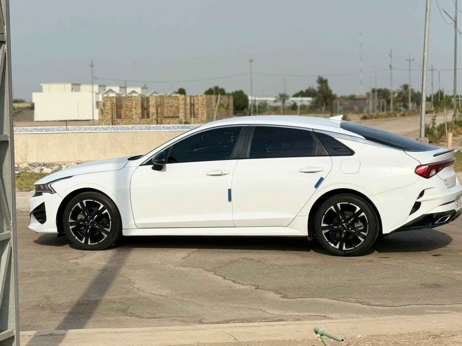 السلام عليكم 
للبيع أو المراوس...كي فايف موديل 2023وارد أمريكي ...حادثهه فقط جاملغ امامي...وباقي السياره...ليبل واحد.. رقم اربيل الدولي بأسمي 
مكينه 1600تيربو..مستوردهه ع أيدي 
السياره جديده وجاهزة من كلشي مابيهه نقص 
العنوان بابل الشوملي 
السعر 173
***********
***********واتساب فقط
