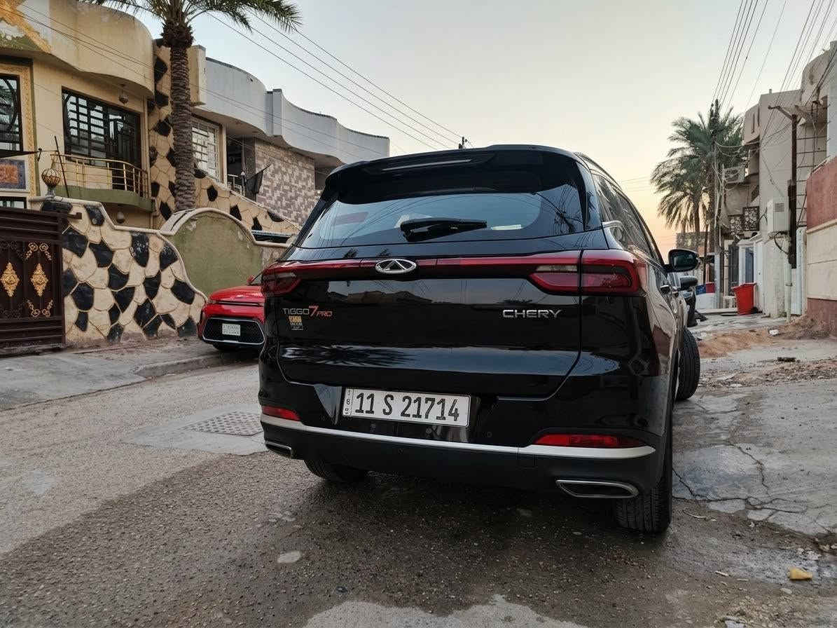 السلام عليكم 
للبيع: شيري تيجو 7 برو  (Tiggo 7 Pro) - فول مواصفات Flagship يعني مو المواصفات العادية ال Comfort
اللون الأسود الملكي موديل ٢٠٢٣ ماشية ٥١ الف  
مواصفات الفول: بانوراما، كاميرات 360، جنطة كهرباء، شاحن لاسلكي، حساسات أمامية وخلفية، نظام صوت Sony. تقفيل ذاتي دخول بدون مفتاح، شنو ابالك مواصفات بيهه 
السيارة بحالة الوكالة وصيانة دورية بالشركة (دفتر الصيانة موجود ) وبعدهه بالضمان مال شركة شيري السراب وكفالة عامة من الدعامية للدعامية بحالة الوكالة .
السعر: [  ٢١ مليون دينار عراقي ]
الموقع: [بغداد بسماية] للتواصل :  [ *********** ] بغداد, العراق

نص مكتوب في الصور:
- تيگو 7 Flagship Pro فول مواصفات 2023 ماشية 50 ألف تحت الضمان الاتصال على الرقم ***********