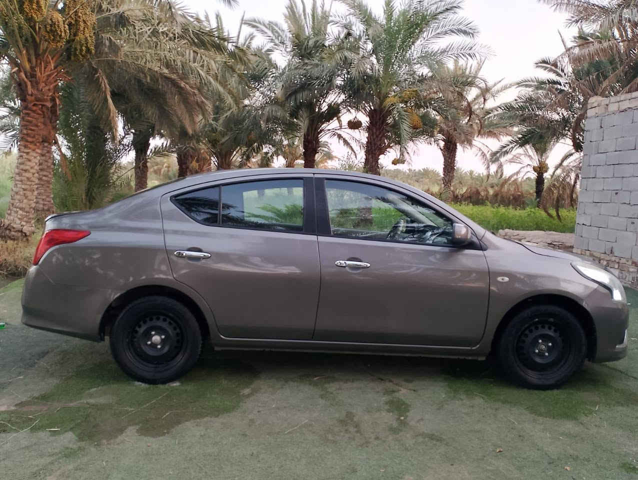 السلام عليكم سياره نيسان هندي موديل 22 سياره خير من الله بيه جاملق وبندي وشويه بل جنطه ترجيع على البارد 95 وبيه مجال ***********
