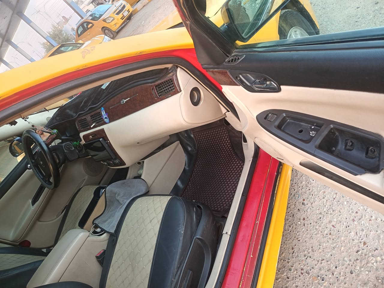 سلام عليكم امباله موديل 11انكليزي  تحولي مباشر مكينه وكير وضفيره وكهربائيات جديده خيرمن الله تبريد شغال وحداديه 70٪  مصفره غرامات هيئه ومورو السعر55وبيهامجال/***********

نص مكتوب في الصور:
- ***********