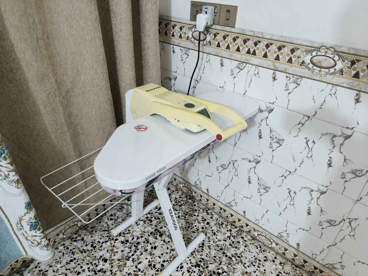سلام عليكم 
مكوى باله نضيف كلش شغال 
من كل نواحي 
سعر 150 
الاستفسار 
***********
