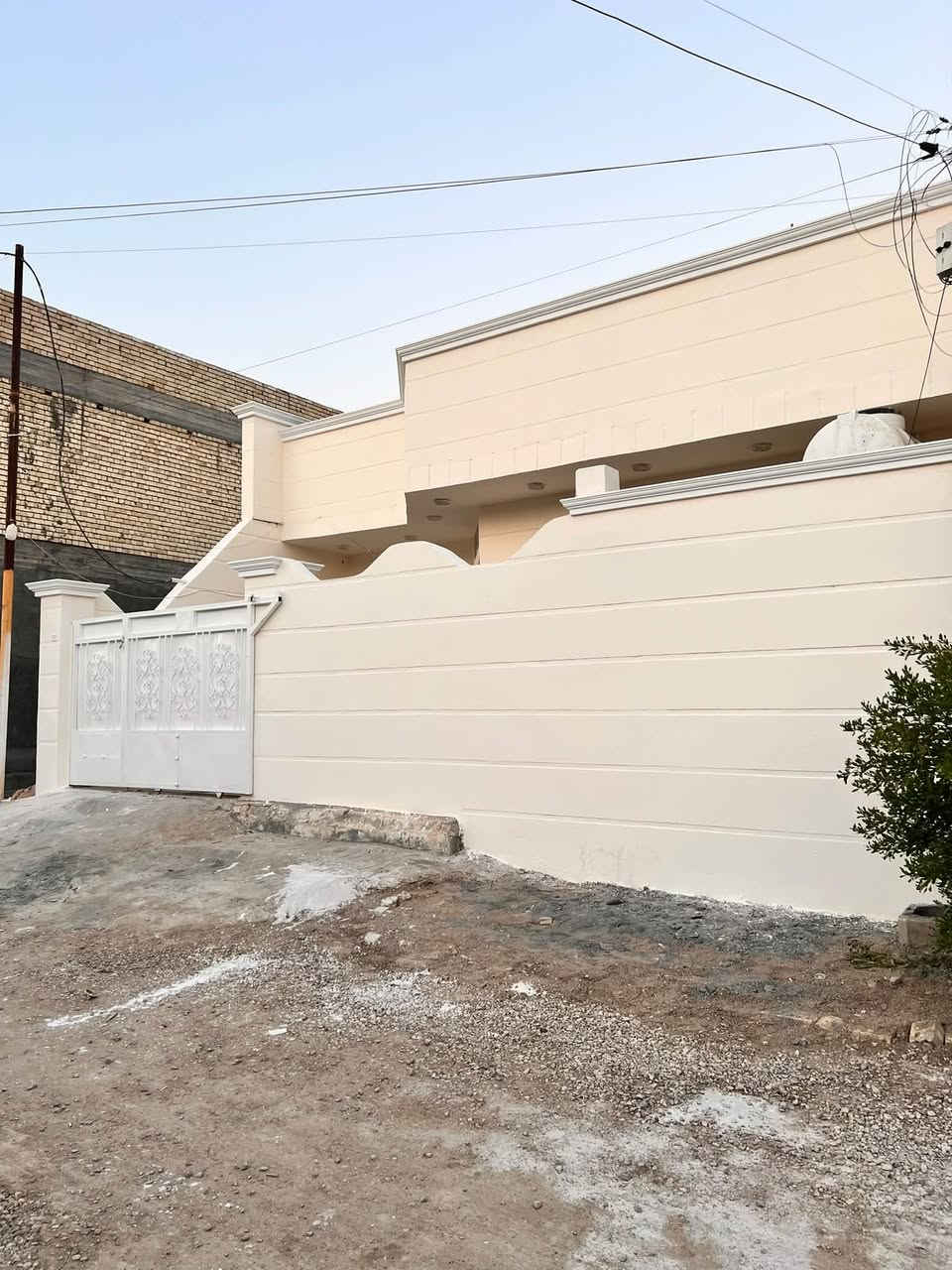 🏡 عرض مميز للبيع – فرصة استثمارية

دار للبيع في منطقة باب الحارة – زراعي
📐 المساحة: 200 متر

✨ بناء طابوك وتنفيذ بمواصفات ممتازة
🛏️ غرفتان نوم
🛋️ استقبال وصالة
🍳 مطبخ
🚗 كراج سيارة
🌿 حديقة

📍 موقع جيد وقريب من الخدمات
💰 مناسب للسكن والاستثمار

📞 لمعرفة السعر والتفاصيل:
يرجى زيارة مكتب الخالدي للعقار – بداية الموظفين، مجاور المدرسة الأهلية
📱 ***********
