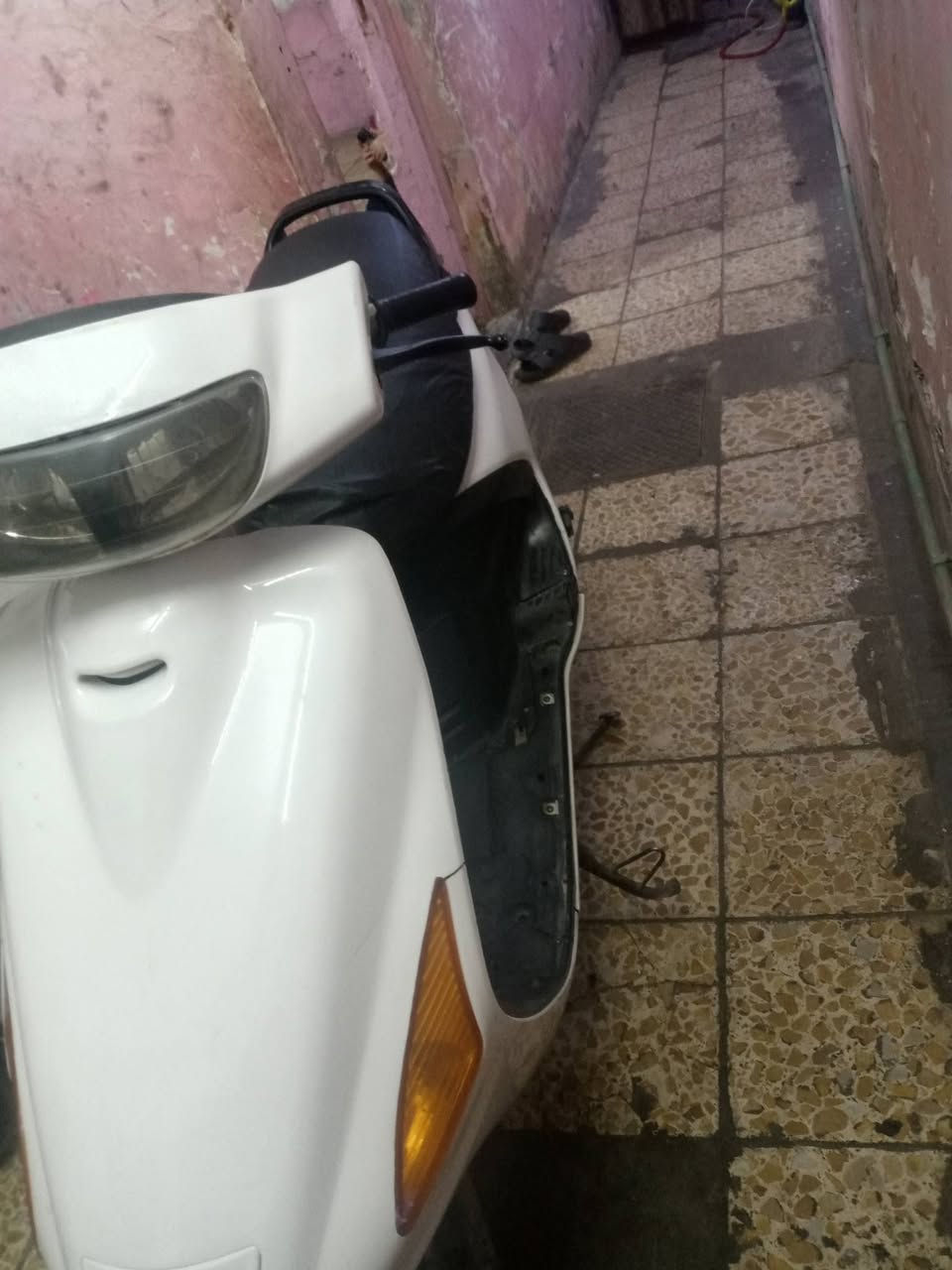 للبيع فراشه مال حاويه برغي ممفتوحه بيه شلعه ومعدل 
كهربائيات كله شغال سلف وهندر لايت وبك لايت اشاير قفل ستيرن دراجه نضيفه وما عايزه سعر 500 بيه مجال بسيط 
مكاني نجف ***********
