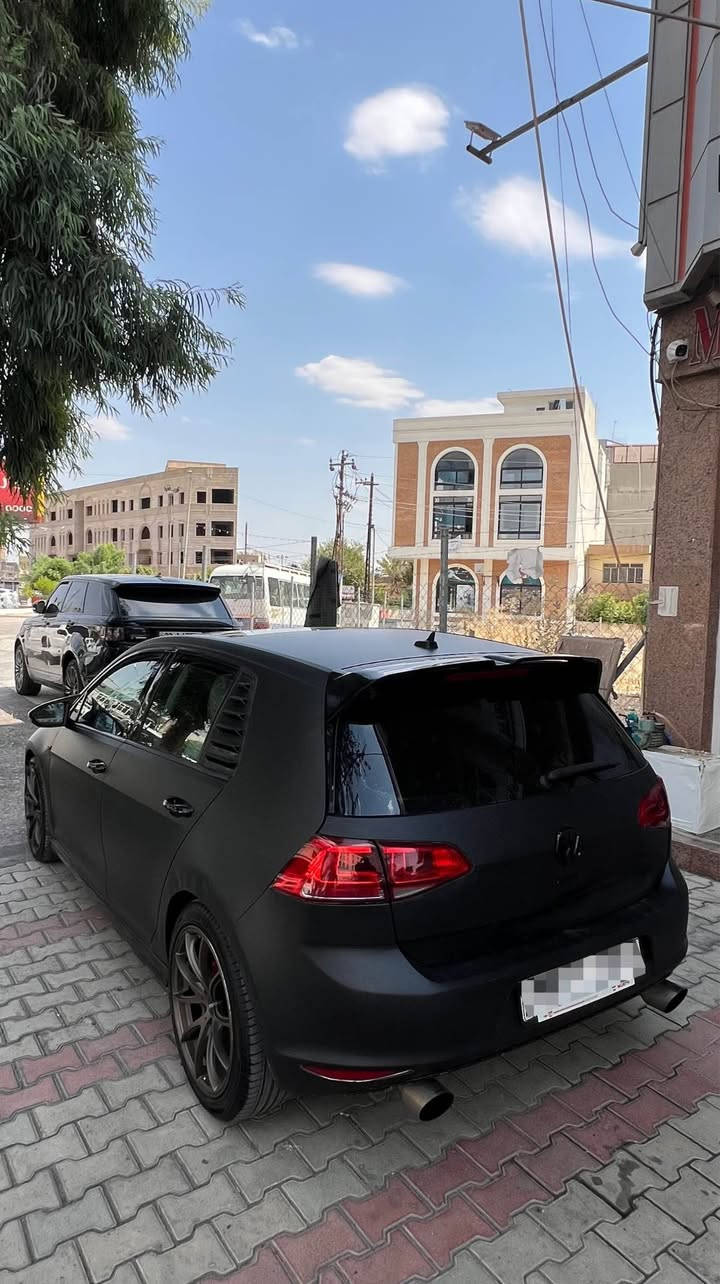 گۆلف 2016 TSI
مەکینە ١٨ ی تۆربۆ کەپس
٥ پارچە و ٤ جێی بچوکی تەحدیلە 
رەشی مات کراوە و پانۆرامایە
 سیستەم صەوتی لەسەرە
رەقەم و سەنەوی نوێیە 
گێر و مەکینە و تەبرید بەشەرت 
نمونە لە جوانی ٤ تایەی نوێی لەسەرە 
ویلی گۆڵد کراوە 
نزیک 800 هەزار غەرامەی لەسەرە
نرخ $100 و ماجالێکی کەمی برایانە
ئەیگۆرمەوەش لەسەر دڵگرتن 
موشتەری نیت تێل مەکە 
ژم : *********** أربيل, العراق
