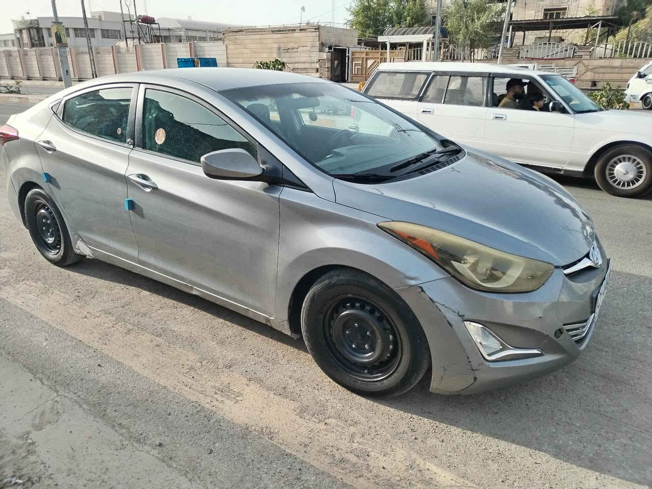 النترا 2015 امريكي محرك 2000
حادثها قبق الجنطة وبيها بابين مبدلات جهة السايق بدون حادث اثر شخوط وشرط الفحص
السيارة كير ومحرك جديد شرط كفالة لاتنقيص ولاتبخير 
حدادية جاهزة خير من الله
كهربائيات كلها شغالة التبريد شغال
هزة جديدة وارقام انكليزي وباسمي اداورلك ثاني يوم 
سيارة كاملة ربع ماتخسر عليها 
السعر 90 وبيها مجال 
***********
