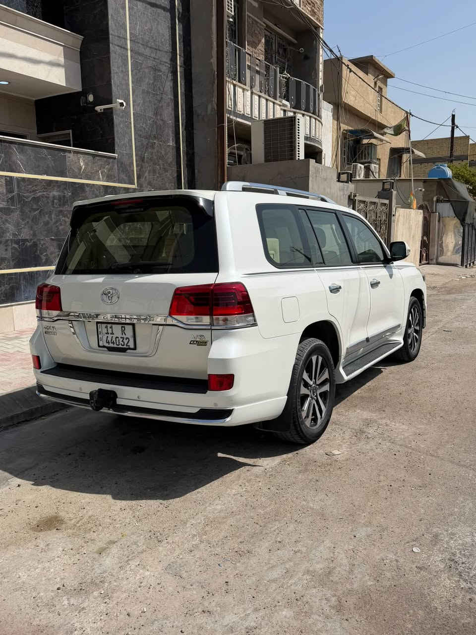 سلام عليكم لاندكروز 2019 للبيع محرك4700 8v سياره جديده كلشي مابيه سونار مرافق  ماشيه 83الف بالمنشور سعر 5شدات💸 المكان بغداد رقم ***********
