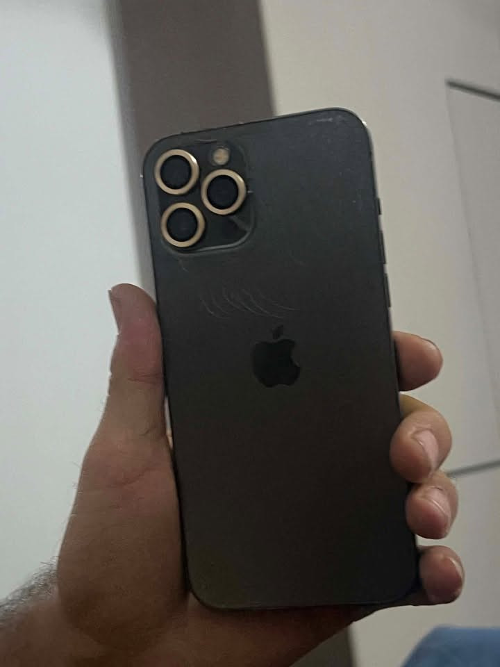 البيع 12برو ماكس بدل شاشه وبطاريه كأمره اصليه
بي بس هل فطر بضهر ابد ما مآثر شحنه يخبل السعر 280
مكاني بغداد ***********

نص مكتوب في الصور:
- ١٢:٢٥ حول الاسم iPhone إصدار iOS 27.0 اسم الطراز iPhone 12 Pro Max رقم الطراز MGDC3AA/A الرقم التسلسلي F2LF99CE0D53 سجل تاريخ القطع والخدمة الأغاني الفيديوات الصور ٤ التطبيقات ٥ السعة ٢٥٦ غ.ب. متوفرة ٢٣٣,٧٧ غ.ب. عنوان Wi-Fi 78:64:C0:15:F5:F5
- ١٢:٢٥
- القطع والخدمة
- تجمع Apple سجل تاريخ القطع والخدمة، وهذا السجل يعرض معلومات عن هذا الـ iPhone وحالته وتفاصيل إصلاحه. معرفة المزيد...
- يتوفر تكوين
- البطارية
- تم اكتشاف بطارية جديدة. يرجى إعادة التشغيل لتكوين البطارية الجديدة لهذا الـ iPhone. معرفة المزيد...
- إعادة التشغيل والانتهاء من الإصلاح
- سجل تاريخ الخدمة
- الشاشة
- غير معروف
- الكاميرا
- أصلية
- بصمة الوجه
- مشكلة