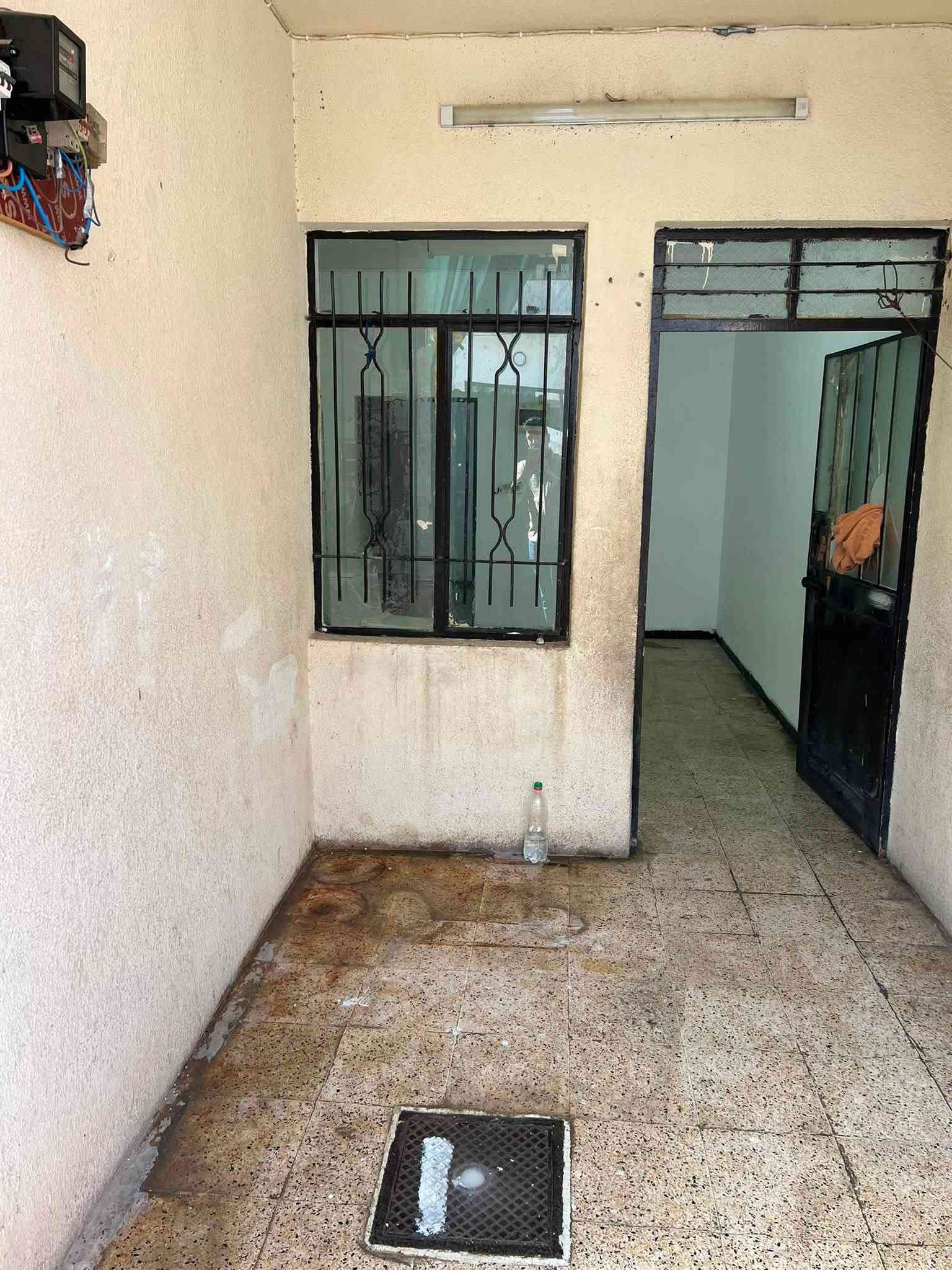 السلام عليكم 🫡 بيت 🏠 للايجار حي الاخاء 100 متر مربع طابقين الأرض غرفتين هول هول صحيات الثاني غرفتين هول السعر 375 بي مجال البيت للايجار بس اش يحتاج مصرف على ابو البيت صبغ جديد كهربائي جديد التواصل مع مكتب صفوان السنجاري في شقق الخظراء او على الارقام التالى *********** اسيا ***********
