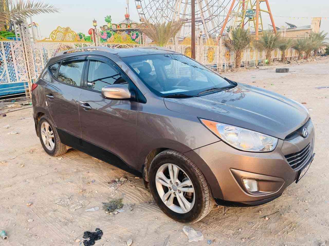 توسان مديل  13رقم بغداد الجديد
المواصفات/فول عدا الفتحه والبصمه
مكينه 2000دوش
كير AT/ كشاف/تحكم جهتين/شاشه/ويلكب/داخل جلد
فول عدا البصمه والفتحه
 ضربتها من امريكا (باب السايق وعكس السايق مرجعات بلاديات) والباقي كله كفاله عامه
سياره نضيفه إستخدام شخصي على كد الدوام مال ابنيه
كير مكينه  تبريد ثلج
تخم تاير 
متصرف عليه ابد
جاهزه داخله جديد
السعر 108ورقه
للإستفسار/  ***********
العنوان /كربلاء او بغداد
