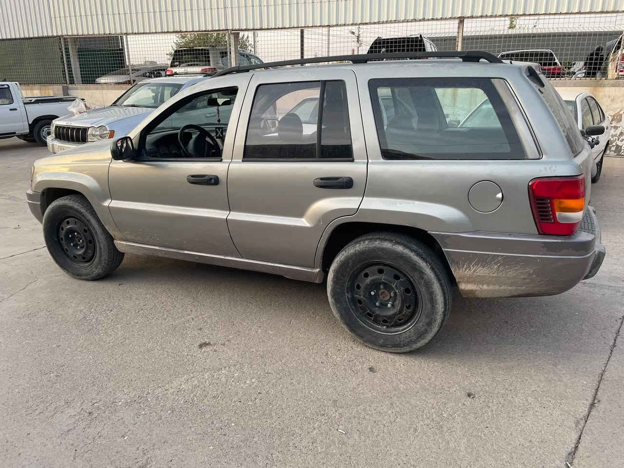 جيب شيروكي • موديل ٢٠٠٠ • ٦٠