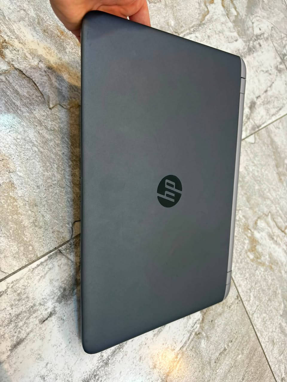 💻 لابتوب HP ProBook 450 G3 للبيع
 المعالج : Intel Core i5-6200U (الجيل السادس)
 الذاكرة العشوائية (RAM): 8GB DDR3
 التخزين (Storage): 256GB SSD (سريع جداً في التجميع والأداء)
 كرت الشاشة (GPU): Intel HD Graphics 520
 الشاشة: 15.6 بوصة

 الحالة: شغال وبحالة ممتازة ومناسب جداً للدراسة، الأعمال المكتبية، والتصفح.

(السعر: 325) ألف دينار و بيها مجال 
(مكان التواجد: بغداد و يوجد توصيل جميع المحافظات)
للتواصل: على الرقم ( *********** )
