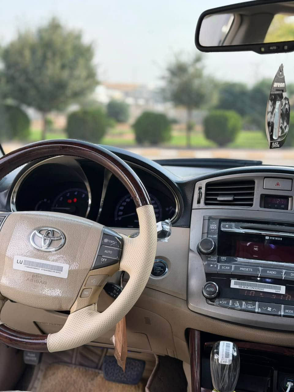 تویوتا ئە ڤەلۆن مۆدیل ٢٠١٢ قەباخ رەش KM 150,000 رۆشتووە و زۆر زۆر بە جوانی ماوەتەوە سەیارەکە ماسەفاتی خلیجیە سەیارەکە و لیمیتدە فوول فوول مواسەفاتە و ٤ تایەی لۆکی لە ژیرە و هە موو شتیکی بەشەرت و سەنەوی و رەقەم تازەیە و تازە کتابی جام رەشی بۆ کراوە  بە شەرتی گیرو مەکینە مەزبووتە و تەنها ٢ پەلە ساردی هە یە و ١ پەلە کارت هە یە و هیچی تری نییە سعری سەیارەکە ١٨٨$ گەلا و مەعامەلەیە و بۆ زانیاری زیاتر *********** السليمانية, العراق
