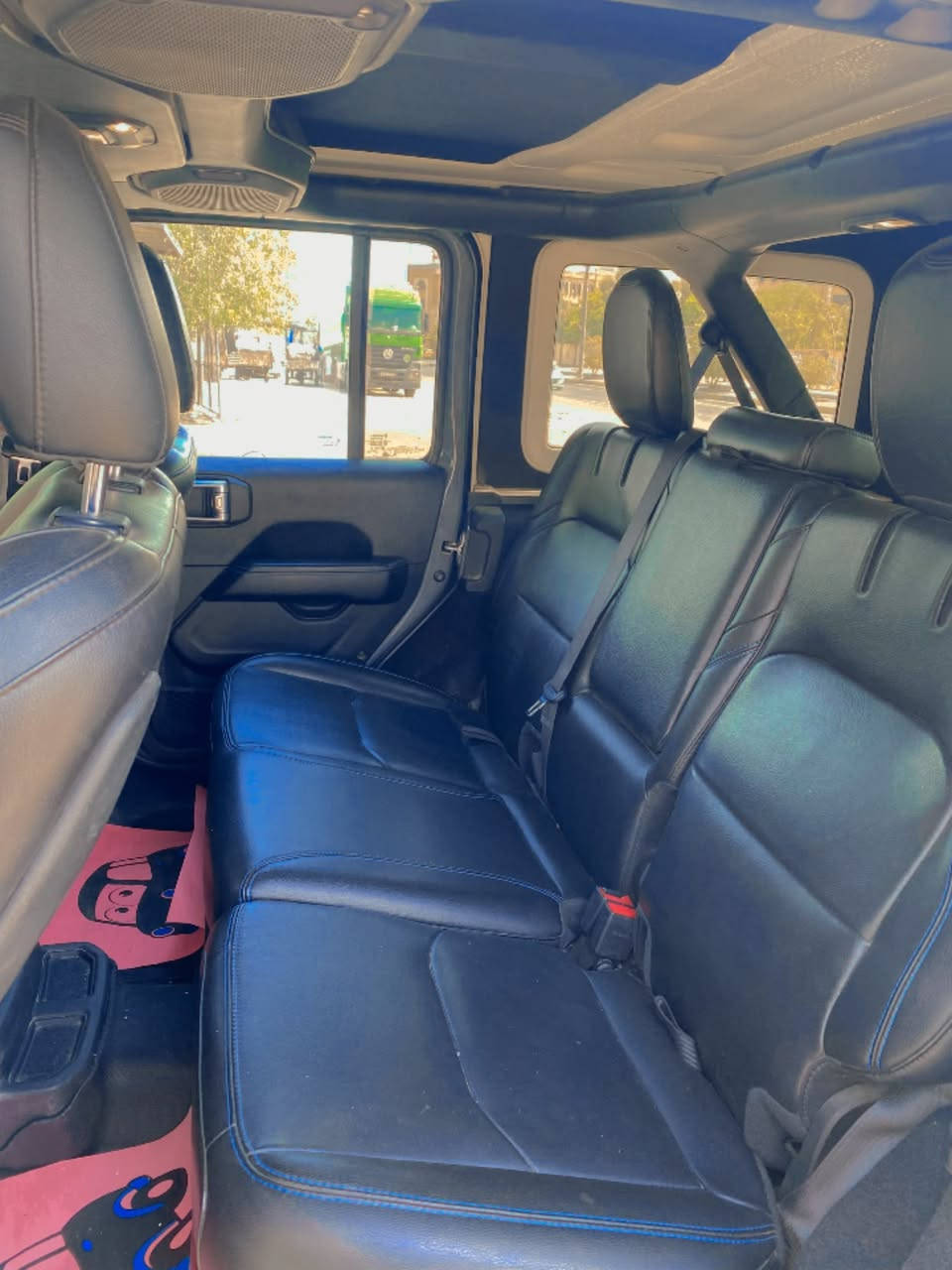 🚙 للبيع Jeep Wrangler Rubicon 4xe – موديل 2022
1️⃣ الموديل: Jeep Wrangler Rubicon 4xe
2️⃣ السنة: 2022
3️⃣ الفئة: Rubicon
4️⃣ النوع: Hybrid Plug-in 4xe
5️⃣ الأبواب: 4 أبواب
6️⃣ الدفع: 4×4
7️⃣ المحرك: 2.0L Turbo
8️⃣ القوة: 375 حصان
9️⃣ العزم: 470 lb-ft
🔟 القير: أوتوماتيك 8 سرعات
1️⃣1️⃣ الدفرنس: أمامي وخلفي Locking Differential
1️⃣2️⃣ الدبل: Rock-Trac 4WD
1️⃣3️⃣ Low Range: 4:1
1️⃣4️⃣ البطارية: Plug-in Hybrid
1️⃣5️⃣ المدى الكهربائي: حوالي 22 ميل حسب مواصفات المصنع
1️⃣6️⃣ عدد المقاعد: 5
1️⃣7️⃣ الممشى: 40,000 ميل تقريبًا
1️⃣8️⃣ الرقم: بغداد
1️⃣9️⃣ الصبغ: بدون صبغ
2️⃣0️⃣ الحادث: حادثة بالأكسل
2️⃣2️⃣ حالة السيارة: البيع على وضعها الحالي،  

سعره 31000

وبيه مجال 
***********
📍 الموقع: بغداد الشعب
