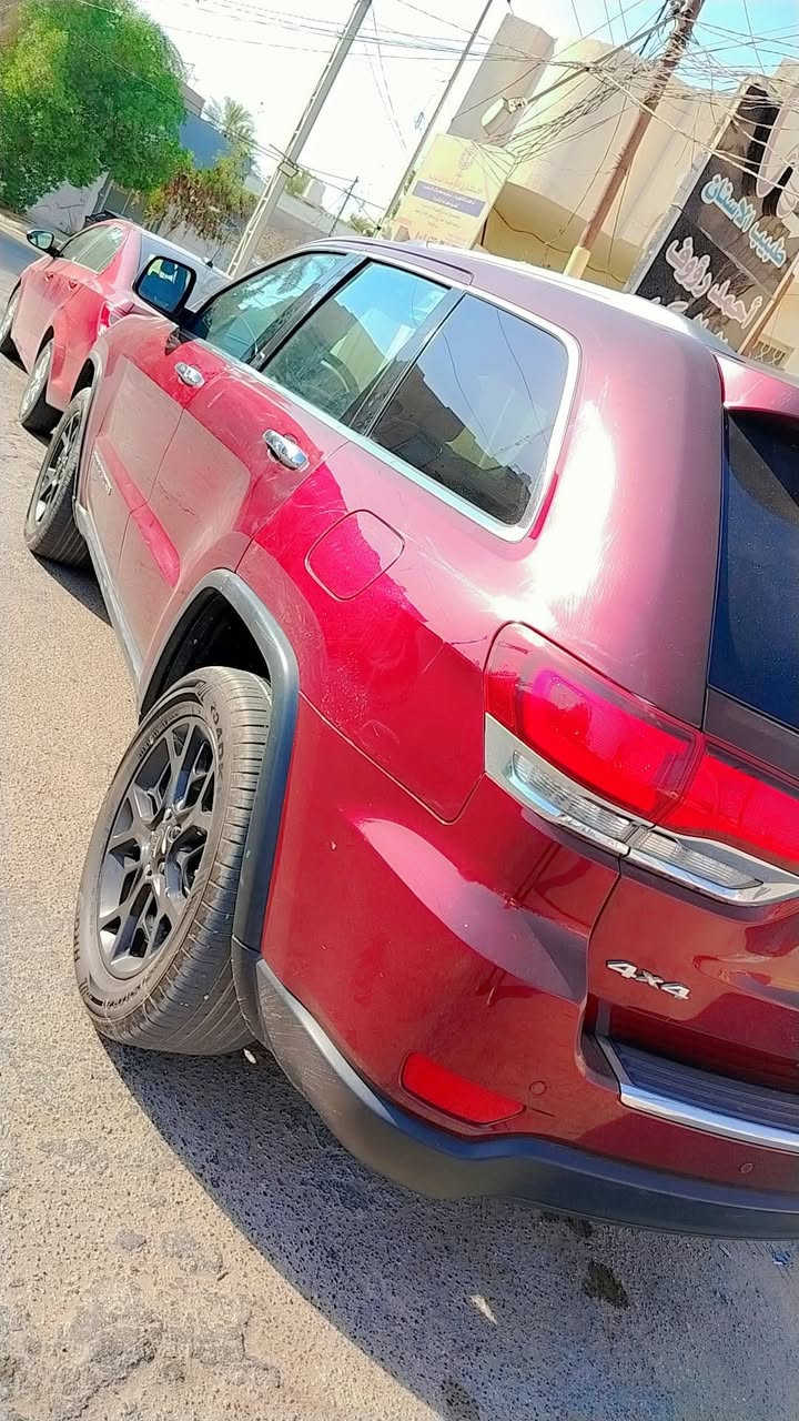 للبيع جيب كراند شيروكي 2020 محرك 6 اسلندر 3600 لمتد فول مواصفات حادثها جاملغ او بنيد مال أمريكيه مبدل بيها فخذه من البنط شغل درجه اولى اوبيها مكانات البيبان صبغ موجود عندي الصور الي يريد يجي خاص السعر. 175 او بيها مجال 

1 رادارات جانبيه
2 حساسات
3 رادار أمامي
4 توقف ذاتي عند الرجوع
5 كشنات كهرباء خزن ميموري
6 استيرن كهرباء
7 كشنات تدفئه تبريد
8 تبريد منفصل
9 بنوراما
10 جنطه كهرباء

للأستفسار والتواصل *********** متواجد ماسنجر
