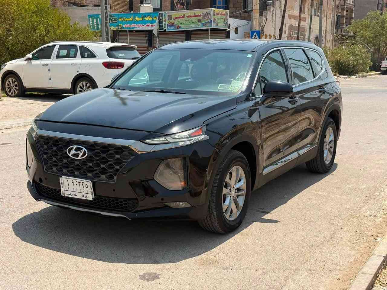 سنتافي وارد امريكي ٤ سلندر
محرك ٢٥٠٠
مديل ١٩ لون اسود 
ضربتها بنيد تبديل وشبر من الجاملغ
ضربه خفيفه 
ماشيه ٩٥ الف 
فول مواصفات من رادارات وحساسات وايقاف ذاتي مواصفات الفول عدى البنراما 
رقم ذي قار 
عنواني ناصريه 
*********** عل خط
***********واتساب
