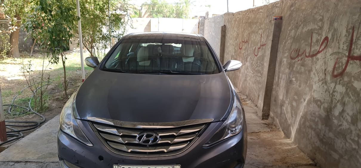 سوناتا ٢٠١٣ وارد امريكي للبيع
محرك ٢٤٠٠GDI
فول مواصفات تحكم ستيرن 
رقم بغداد بأسمي 
محرك كير كفالة 
كشر نضيف اكو شخطات خفيفة مبينه بالفديو 
ضربة بجاملغ السايق فقط 
حدادية كاملة السيارة جاهزة 
مكاني ديالى خان بني سعد 
السعر ١٠٨ 
***********
