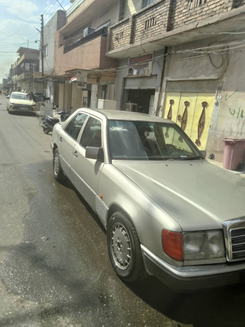 سلام عليكم للبيع سياره مارسدس دب حجم 2500 مكينه ونجي ام الجف سيره مصروف عليها زوج تايرت وستيرن  او كردن جديد رقم نينوى الماني كبون موجود تريد وكلا تريد تحويل سعر 35 بيها مجل امروس ترهم حسب القناعه *********** بقي تفصيل خاص @ الجميع@
