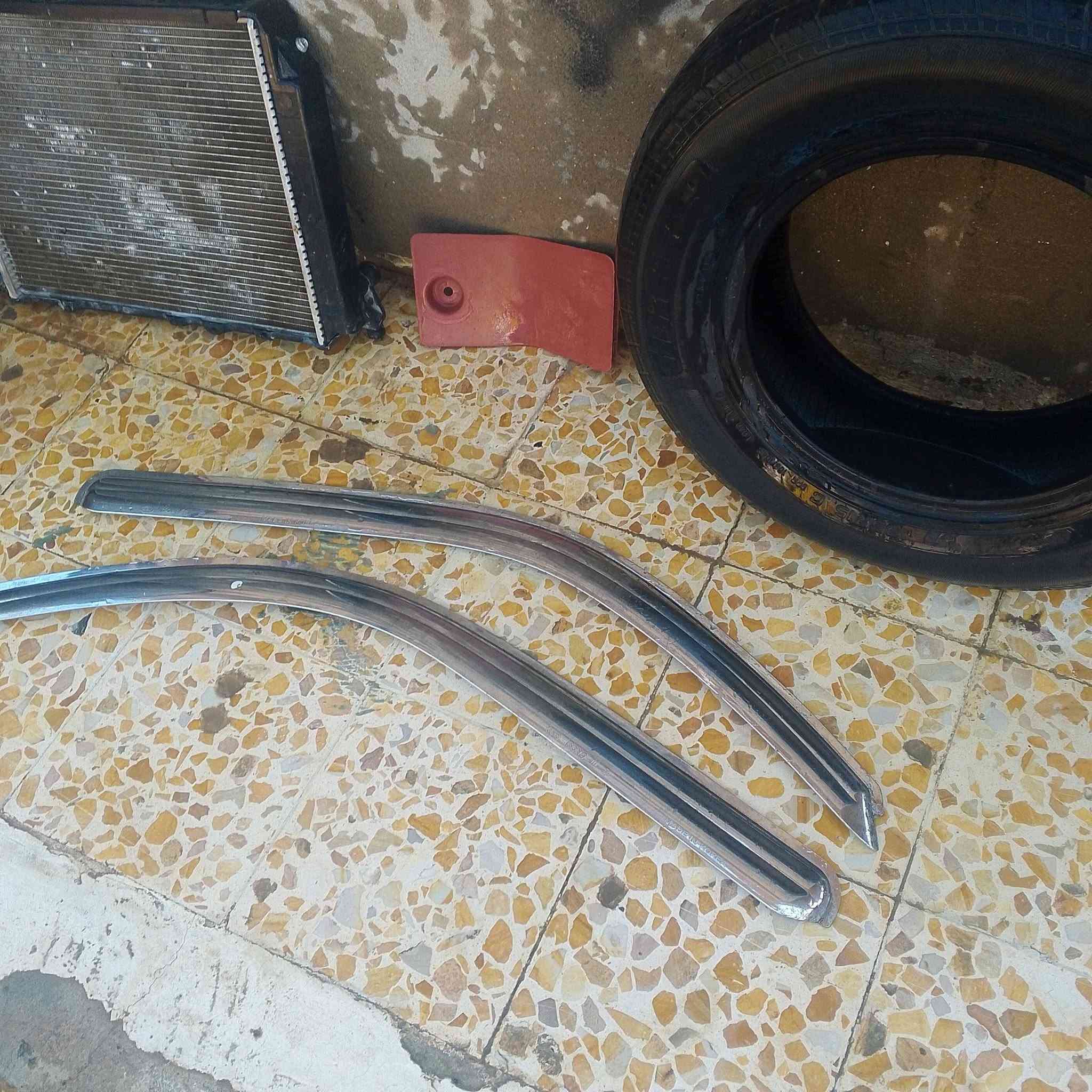 البيع تاير مستعمل حجم 15 راديتر مال فتون 30الالف بوشية مال فتون احمد البياع 20الالف شمسيات مال فتون جديد مكان بغداد المعامل التواصل الرقم ***********
