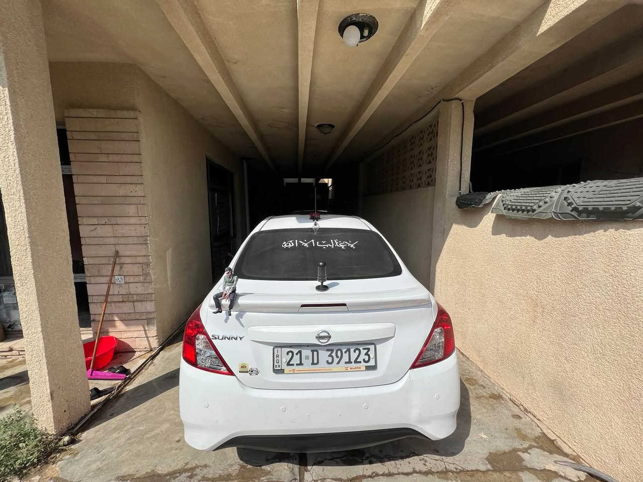 نيسان هندي 21 جديدة السيارة 
تخم تاير +باتري جديد 
جاملغ خلفي صبغ الباقي مكفول على وضع الشركة
***********
بيع أو مراوس بي وأي دي جن بلاس
