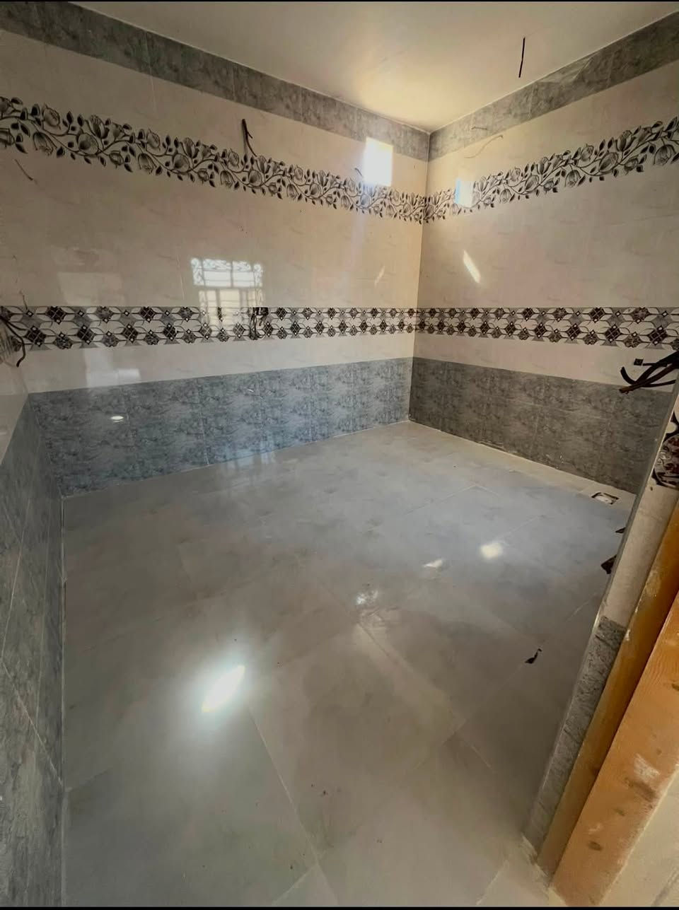 السلام عليكم
بيت زراعي سند 25 سعره يخبل اخو البلاش
مساحته120م
يتكون من
استقبال 8x3.5
صاله 8x3.5
مطبخ 4x3
غرفه 4x5
📍الموقع / الحولي الجديد بجهه الحولي القديم مقابيل حي المعلمين 
للأستفسار اتصل على ***********
