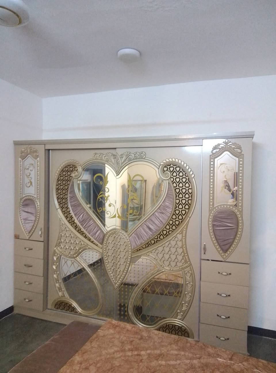السلام عليكم  
للبيع غرفة نوم تركيا مستخدمه 
 خشب  ثقيل  الاصلي 7 قطع 
السعر والاستفسار
 على رقم فقط ***********
