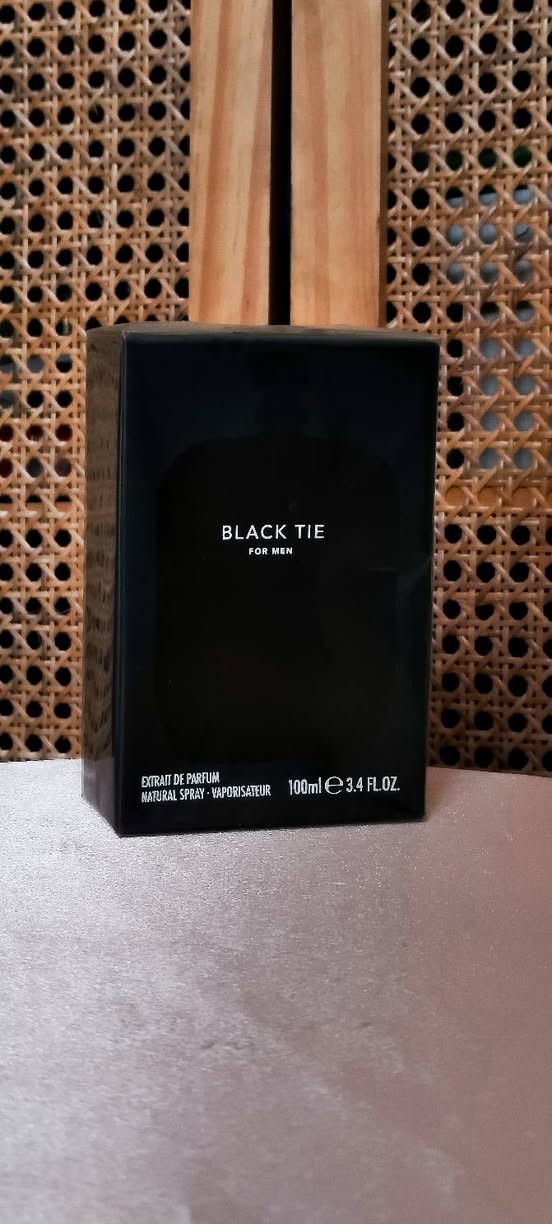 للبيع عطرين أصلية ومميزة جداً من الدار الشهيرة Fragrance One الخاصة بالمراجع العالمي Jeremy Fragrance:
فرصة لعشاق العطور

🔥 1. عطر Black Tie

الحجم: 100ml - Eau de Parfum

الحالة: جديد كلياً (غير مستخدم وغير مفتوح - غلاف الشركة الأصلي).

السعر: 220$

🔥 2. عطر Office for Men

الحجم: 100ml - Eau de Parfum

الحالة: جديد كلياً (غير مستخدم وغير مفتوح - غلاف الشركة الأصلي).

السعر: 150$

💯 ملاحظة: العطور تم شراؤها مباشرة من الموقع الرسمي للدار (Fragrance One).

📍 الاستلام والتوصيل:

التسليم اليدوي: داخل محافظة كربلاء.

التوصيل: متوفر لجميع المحافظات العراقية.

للبيع عطرين أصلية ومميزة جداً من الدار الشهيرة Fragrance One الخاصة بالمراجع العالمي Jeremy Fragrance:

للتواصل على الخاص او على الرقم
***********

نص مكتوب في الصور:
- FRAGRANCE.ONE
- FRAGRANCE ONE
- OFFICE
- Eau de Parfum
- 1756 Reviews
- $249.00 $279.00
- FRAGRANCE.ONE FRAGRANCE ONE BLACK TIE Extrait de Parfum 381 Reviews $319.00 $349.00