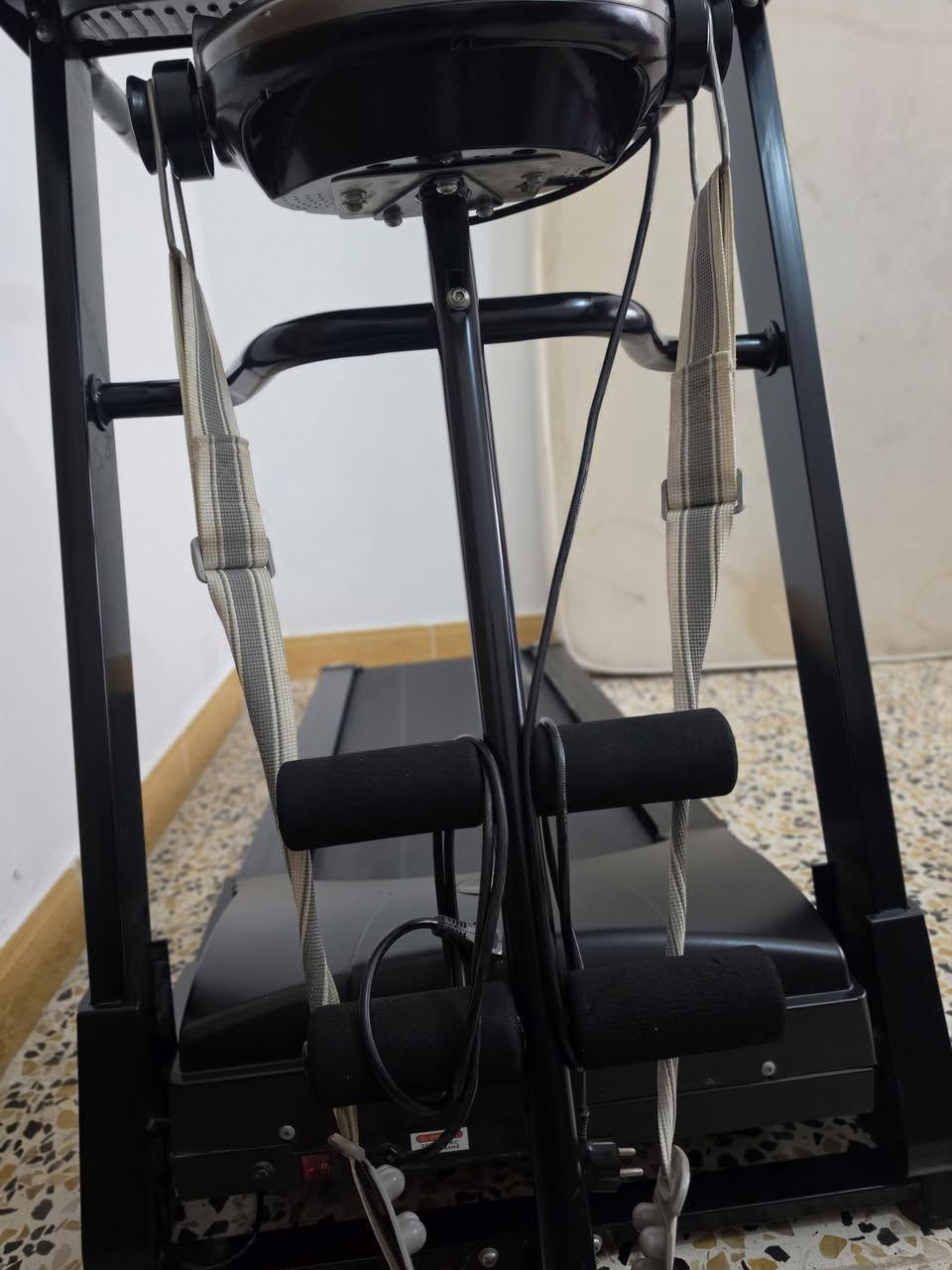 جهاز رياضة، صنع ألمانيا. مستعمل قليل 3 × 1 هزاز، ومشي، وتمرين البطن. ويتحمل أوزان ثقيلة السعر١٨٠ رقم الهاتف***********
