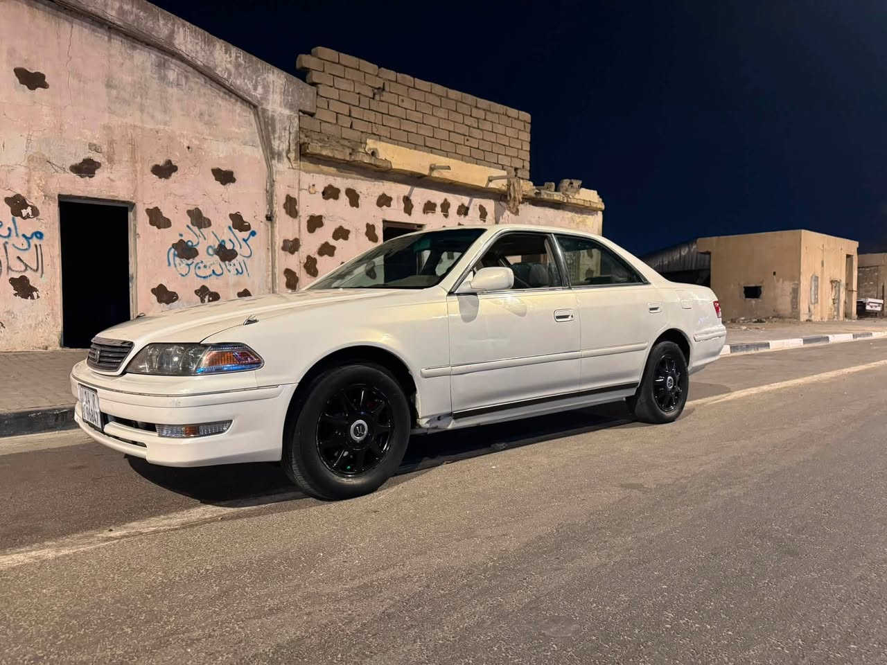السلام عليكم
مارك موديل ٢٠٠٠ اصل كرستال لايت ٣ خانات سيارة بيها فتحه 
تعمير جديد سستم كامل نعادت من الصفر 
جان بيها خياس ونلكط 
السيارة باتري جديد كهربائيات شغالة 

كفاله نقل وكصة واصوليات شرط التحويل 

السيارة بيها مكينه ونجي عوزها تجفيت اطيحلك سعر المكينه من سعر السيارة 
مكاني بصرة حي الحسين اول لاين 
السعر ٦٨ اطيح منهم سعر المكينه وبيها مجال 

رقمي ***********
