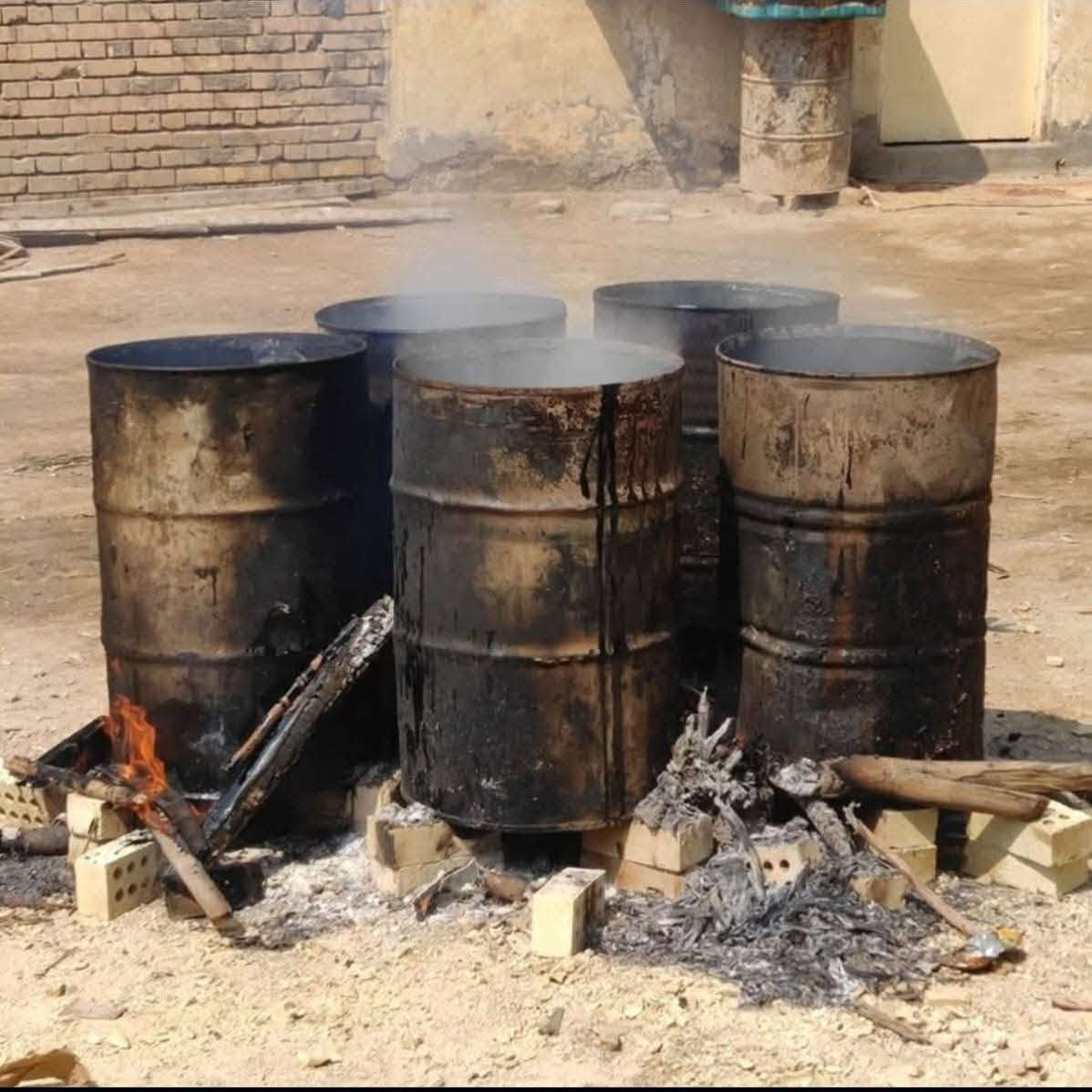 سلام عليكم  خلفة زفت وعادة ماستك والفلانكوت صطحك تعبان بس تصل بدارة ابوياسر الكعبي ***********

نص مكتوب في الصور:
- CAMON 40 Pro 14mm f/2.2 1/100s ISO136
