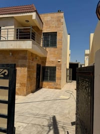مجمع القريه الذهبيه • ٢٠٠م • ٣ غرف