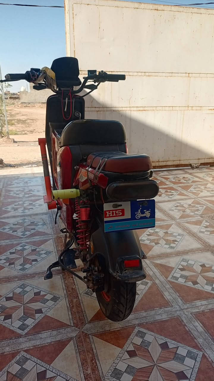 سلام عليكم
دراجه شحن للبيع H15

5بطاريات ع فحص 

بريك دسك

كهربائيات كله شغاله 

دراجه حلوة سرعه 99 قفل 

السعر 500 وبيه مجال 
*********** تواصل واتساب

