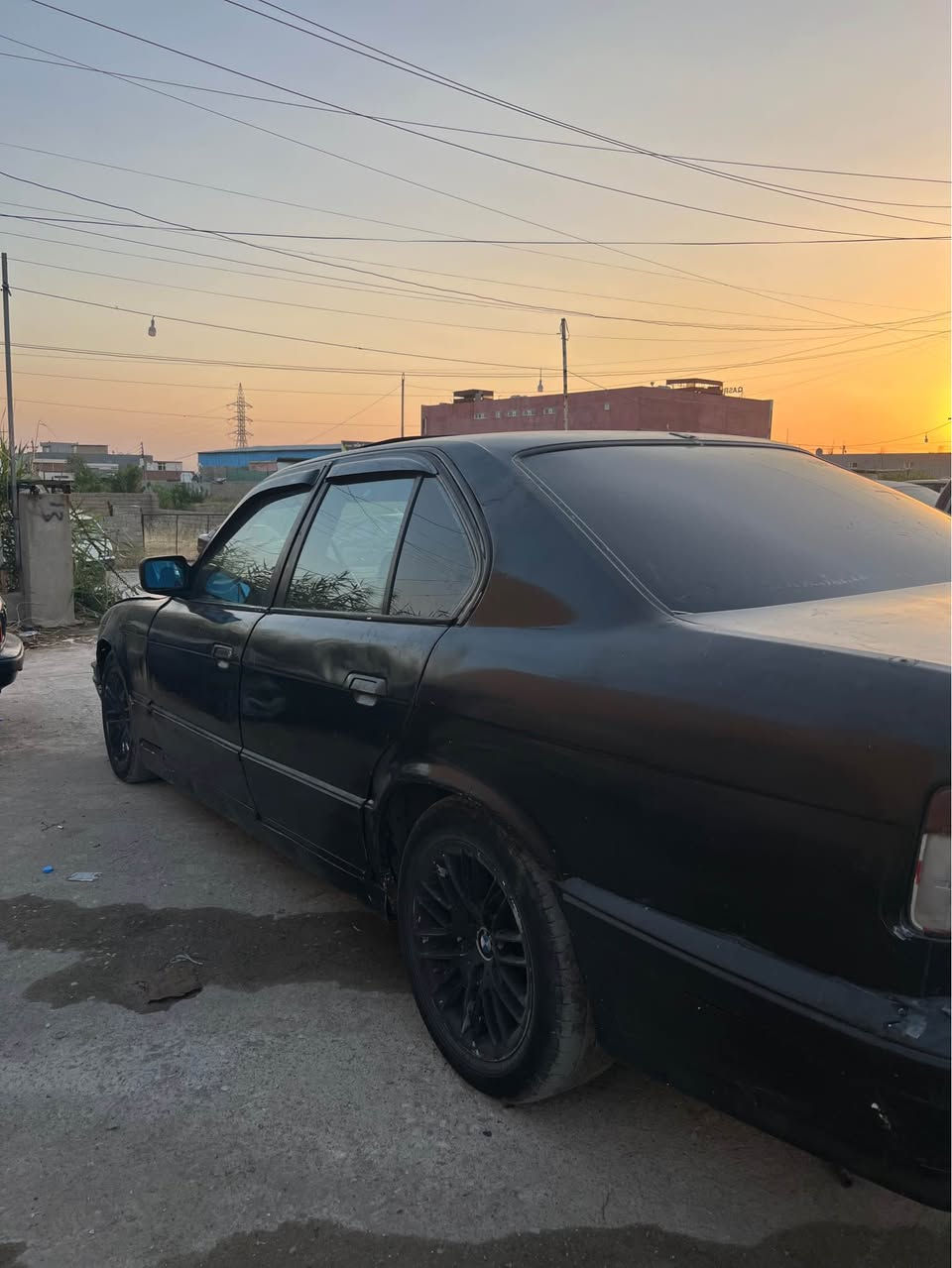BMW 1994 E34 
ئه وليات سنوي گه له شه رت 
كيشه ي مه ده ني شه رت 
بي ده عم بي ليدان شه رت 
مكينه 525ia كپس ديجيتال ✈️🦁
گير و مكينه تاخمه شه رت 
ماشاءالله سياره كه زور خاوينه جديد👌
سعر 15$ وه رقه و مجال 💣😱✅
📲***********📞 اكر, نينوى

