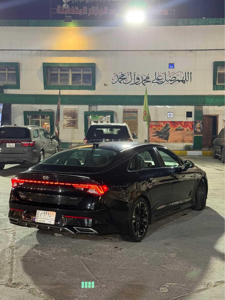 سلام عليكم كي فايف جيتي لاين مديل ٢٠٢١ معوقين بغداد بعد ٦ اشهر وتصير حره السياره قطره صبغ مابيها داخله من امريكا بس بنيد ومبدل بلادي شركة نفس اللون وبيها مكانين بارد والمدكر الوره بي طخه على وضعها السياره حلووه وجاهزة السياره فول عده الفتحه 
ومواصفاتها معروفه الجيتي لاين 
*********** /مكان السياره بصر البصرة, العراق
