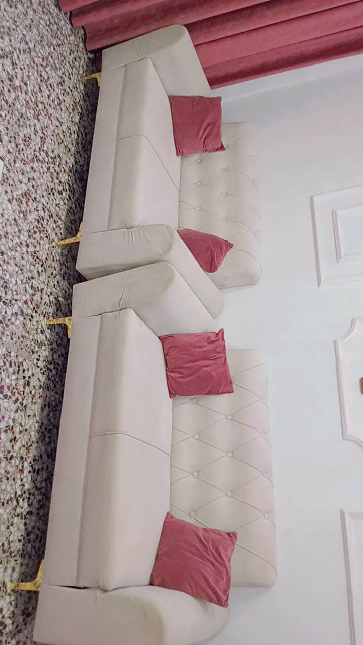 السلام عليكم عندي نص تخم قنفات تركيه 5 مقاعد+طبله صاج+ميز بلازما بدون التلفزيون صاج+بردات عدد2
السعر250الف
الكاضميه الطي 
نزله البو عبود
***********

