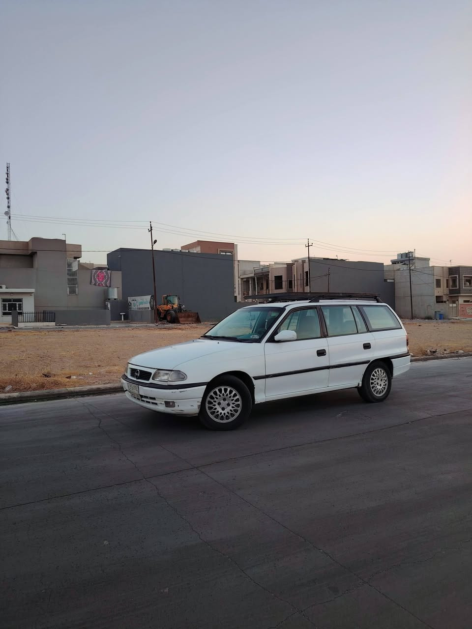 سلام عليكم
اوبل استرا موديل 95 للبيع فقط مواصفات 
تبريد +شاشة + محرك وكير بشرط + اوفر سيارة نشطة حيل وسيارة نضيفة مثل ما موضح بالصور ما ينرادلها مصرف ابد دير سلف وحرك داخل السيارة نضيف السيارة ما ينرادلها مصرف ابد ما ناقصها شي كاملة من كل النواحي استعمال منزلي يعني السيارة ما تعبانه حجم المحرك 20 ضرر جاملغ واحد صبغ فقط 
سعر 56 ورقة وبيها مجال للطيبين تجي تفحص وتراي وتدلل 
تواصل ***********
