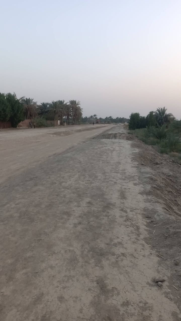 دار للبيع
الهلالات الحولي . المساحه الدار 600 . البناء 300 
ثنين ستقبال . اربع غرف . ثنين صالات . ثنين مجمع صحي 
للاستفسار.  ***********
