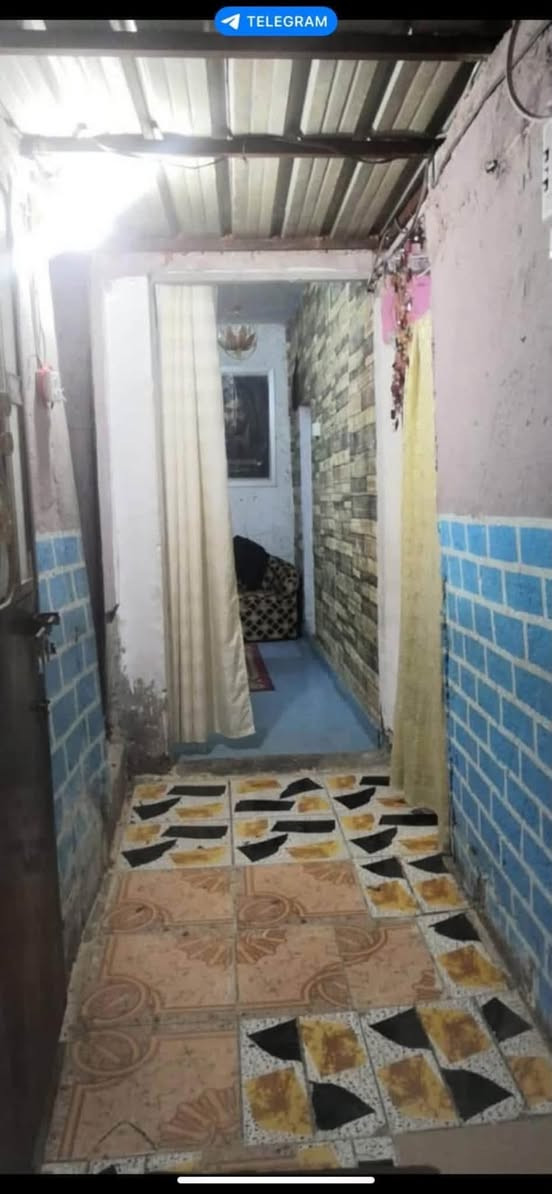 السلام عليكم
دار للبيع فقط تابع للشقق على جهه بيوت الشركه المساحه 200متر 

العنوان الاسكندريه مجمع حطين قرب الشارع العام مقابل محطه صقور العراق 

يتكون من :

صاله واستقبال وغرفه نوم وصحيات وطرمه 

السعر ١٥ بي مجال 

اتصال *********** 📞
