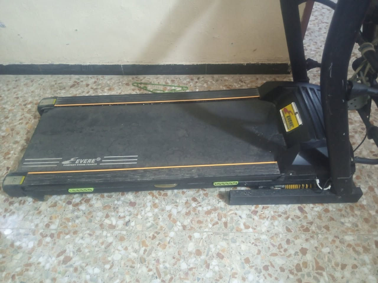 جهاز جري نضيف اخو جديد 
جهاز يتحمل وزان160كيلو 
جهاز نضام جبلي دبل مطور 
جهاز تكسير شحوم مع حزام 
جهاز شاشه مالته لمس 
جهاز مستعمل قليل جدأ
السعر 325 وبيه مجال العنوان بغداد لامين ثانيه القناة ***********///***********
