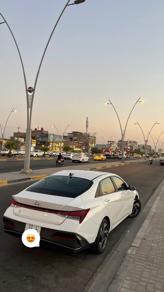 سلام عليكم 
النترا وارد امريكي موديل 24 حره رقم بغداد مشروع وطني السياره بااسمي تحويل ثاني يوم
السياره فول مواصفات وحادثها بنيد وجاملق صفحه اليمين ومبدلات ابلادي  وبيها بارد بجاملق بصفحه اليسار

ماشيه 49 

المواصفات:

• محرك ٢٠٠٠ سي سي، ٤ سلندر
• قير أوتوماتيك 
• فتحه شباك
• دفع أمامي
• تبريدثلاجه
• طخم تاير جديد
• دوشمه كنشات وارضيه اصليه
• نظام مانع انغلاق الفرامل
• نظام الثبات الإلكتروني
• نظام التحكم بالجر
• مساعد صعود المرتفعات
• كاميرا خلفية
• شاشة كبيرة ١٠٫٢٥ إنج
• تشغيل أبل كار بلاي
• تشغيل أندرويد أوتو
• بلوتوث
• نظام صوتي بست سماعات
• منافذ يو إس بي
• تحكم صوتي 
• مثبت سرعة
• سكان متعدد الاتجاهات
• دخول ذكي 
• تشغيل زر
• تكييف أوتوماتيك
• تحكم منفصل للتكييف
• مرايا كهربائية
• مرايا مدفأة
• شبابيك كهربائية
• مقاعد قماش
• مقاعد خلفية قابلة للطي
• منفذ يو إس بي خلفي
• تحذير النقطة العمياء
• تحذير حركة المرور الخلفية
• المحافظة على المسار
• تحذير مغادرة المسار
• تحذير الاصطدام الأمامي
• فرملة طوارئ أوتوماتيكية
• تنبيه انتباه السائق
• مراقبة ضغط الإطارات
• وسائد هوائية متعددة
• نظام منع تشغيل السيارة
• نظام إنذار ضد السرقة
• وتشغيل عن بعد 

بعد مواصفاته معروفه 
سياره جديده للاستفسار ع الرقم *********** بيه واتساب 

السعر 157 وبيها مجال كلش قليل
