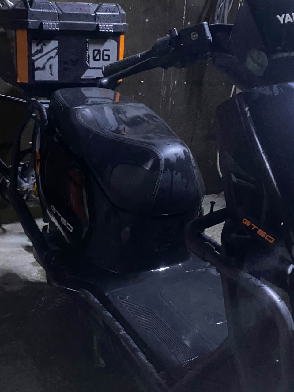 السلام عليكم دراجه شحن gt60ياديا مستعمل 6 اشهر بطاريات مبدله جديده  مري جانبيه موجوده بيها مثبت سرعه  سرعته 60 تكطع مسافه 75 كيلو بعدهة على ضمان الشركة ***********
