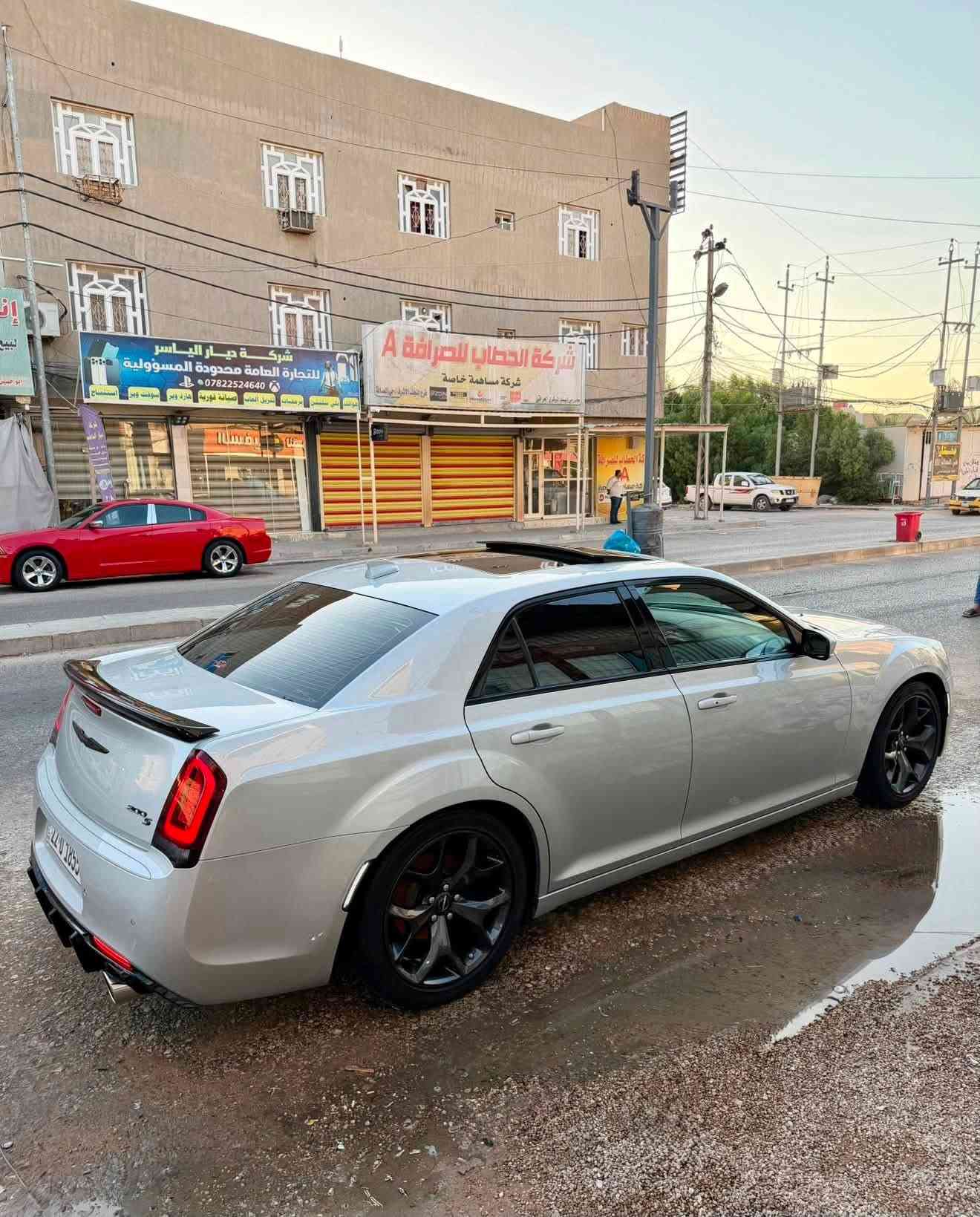 سلام عليكم
كرايسلر 300s مديل 2023 لاست كول 
 تو ويل رقم اربيل 
مكينه 6 سلندر 3600
السياره كلش نضيفة وماشيه 71 الف ميل
فول مواصفات بنوراما
حساسات امامي وخلفي
رادار جانبي نقطة عمياء 
كشنات جلد حظن 
حادث كلش خفيف وسطحي 
 ربع جاملغ وشويه من البنيد
بدون دواخل راديترات اصليه 
مكان السيارة النجف
للاستفسار اتصل على الرقم او تراسلني وتساب 
***********
