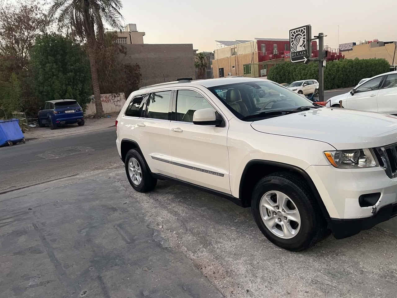 السلام عليكم
سياره jeep  2012 كفاله عامه
تبريد ثلج. ❄️
تخم تاير. جديد 
محرك وكير. كفاله
سياره. جديده بمعنئ الكلمه. مال جناي.
رقم الانكليزي. الجديد
تحويل ثاني يوم.
للاستفسار.
***********
