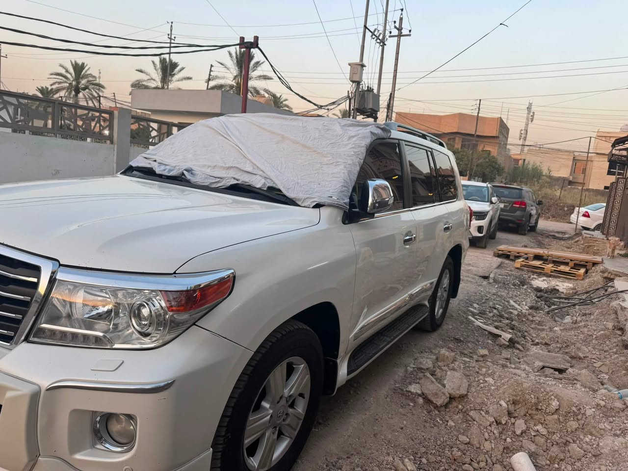السلام عليكم لاندكروز 14للبيع بيه صبغ شبر بل جاماغ الامامي بسبب طخه بسيطه ماشيه 227 للبيع اوالمراوس بموديل 18شمالي سعر 365باسمي***********
