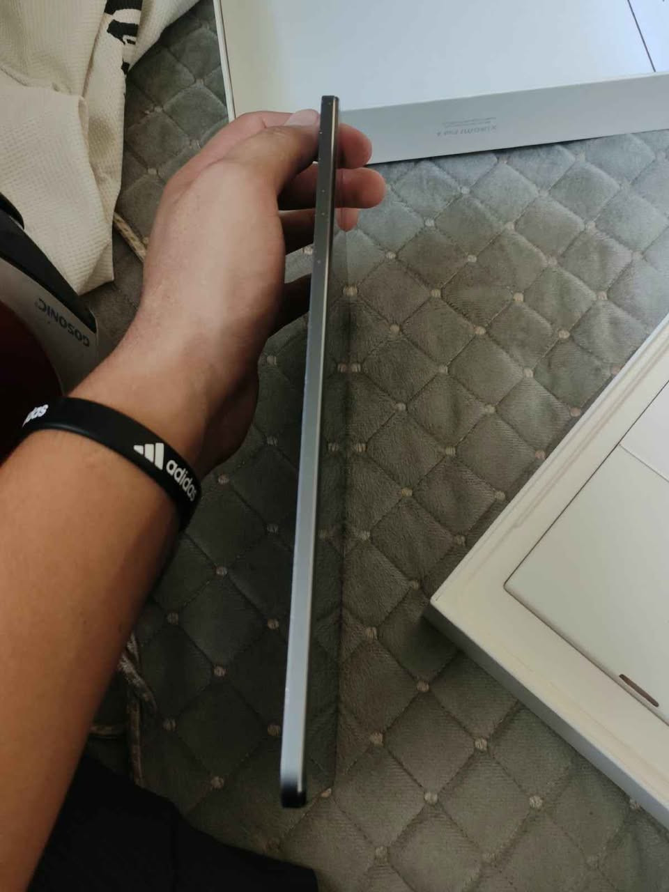للبيع: Xiaomi Pad 6 (شاومي باد 6) 🔥
نظافة:90% واضح ب الصور 
تابلت ألمنيوم فخم، مثالي للدراسة والشغل والألعاب القوية.
الشاشة: 11 بوصة دقة خارقة 2.8K بتردد صاروخي 144Hz لسلاسة تامة.
المعالج: Snapdragon 870 قوي ومستقر بالألعاب والتطبيقات الثقيلة.
الصوت: 4 سماعات ستيريو محيطية بتقنية Dolby Atmos.
البطارية: ضخمة 8840 mAh تدعم الشحن السريع 33W.
الكاميرات: خلفية 13MP (تصوير 4K) + أمامية 8MP للمحاضرات والمكالمات.
يدعم القلم والكيبورد المغناطيسي.
الذاكرة: [256] | الرام: [6GB ]
الحالة: [مستعمل قمة بالنظافة / كالجديد]
الملحقات: [الكرتون، وكفر شفاف،وكفر دفاري الشاحن الأصلي...]
السعر: [355] وبي مجال بسيط 
الموقع: [مكان التواجد / يتوفر توصيل]
📞 للتواصل: [*********** أو الخاص] بغداد, العراق

