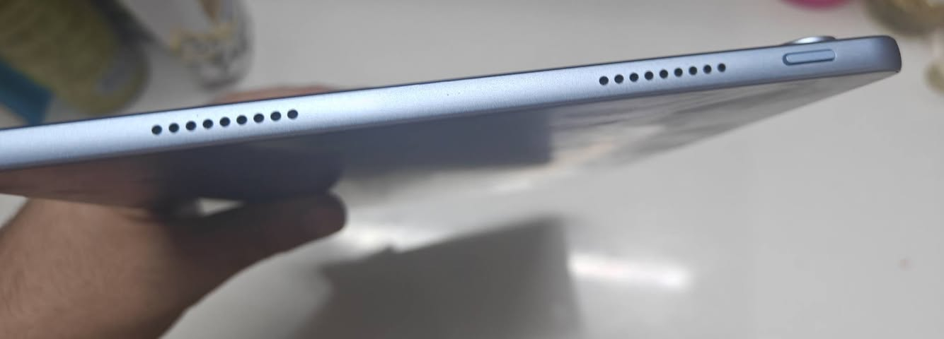 📱 للبيع: تابلت هواوي MatePad 11.5 ويا الكيبورد الأصلي بيبر مات ( شاشة مريحة للعين )
الجهاز نظيف جداً، واستخدامه كلش قليل، وما بي ولا خدش ولا ضربة. مشتري صار شهرين وما مستعمل هواي
✅ الشاشة سليمة 100%
✅ البطارية ممتازة
✅ ويا كيبورد هواوي الأصلي (كفر وكيبورد) بس الكيبورد سعره 70 بالسوق 
✅ ويا الشاحن الأصلي
🎁 وقلم هواوي هدية ويا الجهاز ناقصه فقط نبالة و باتري سعر الاثنين بألفين
📌 الرام والذاكرة: [256GB/8GB]
📌 ماكو كرتونة
💰 السعر: 390 ألف (قابل لتفاوض بسيط) علما سعره بالسوك حاليا 600 الف 
📍 المكان: [سبع البور]، والتسليم باليد والفحص كدامك
📞 للتواصل: [***********]
او علق واني ادخلك 
سبب البيع الحاجة المادية 
يشهد ربي من اقوى التابات في السوق حالياً ويعتبر صيدة وتكدر تبحث عنه وتشوفه
