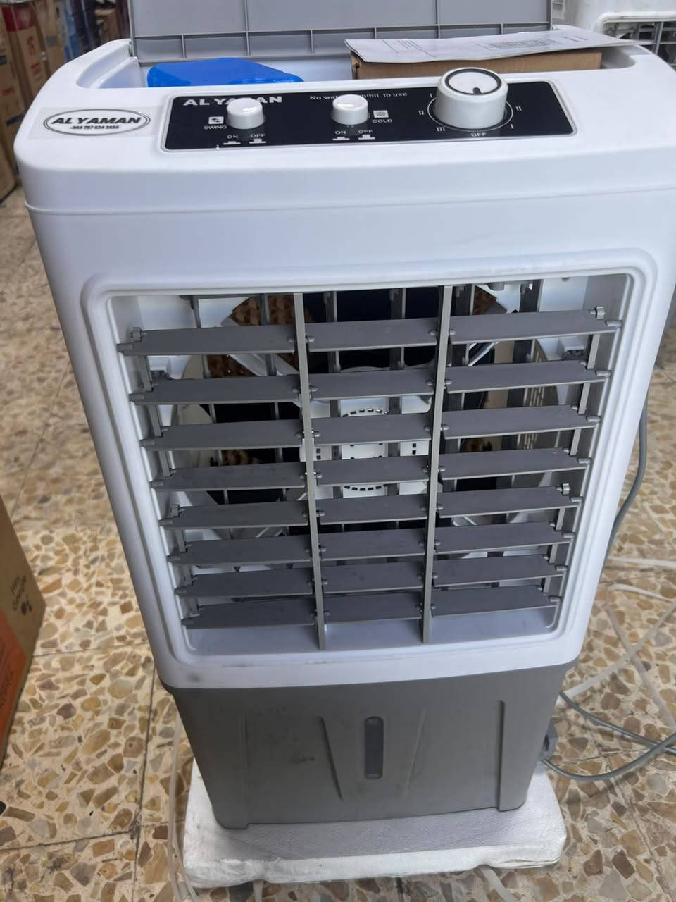 للبيع مبرده حجم وسط ممتازه/ 60 الف
كنفيره جديده بالكارتون / 90 الف  يوجد ٣ قطع فقط

بغداد التاجيات 

***********
