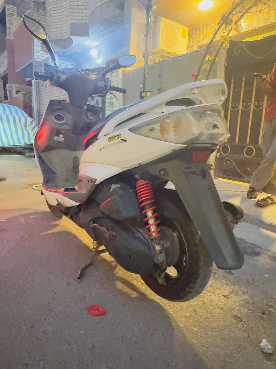 سكنس للبيع نثيه كابريتر دراجه جديده اتخبل مكينه ممفتوحه دراجه شغاله اتخبل بيها كسر بس قطعه وحده شلعه ومعدل مكاني الشعب 
*********** 
السعر 600الف
